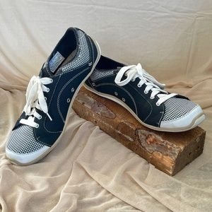 Dr. Scholl’s Black and White Sneakers